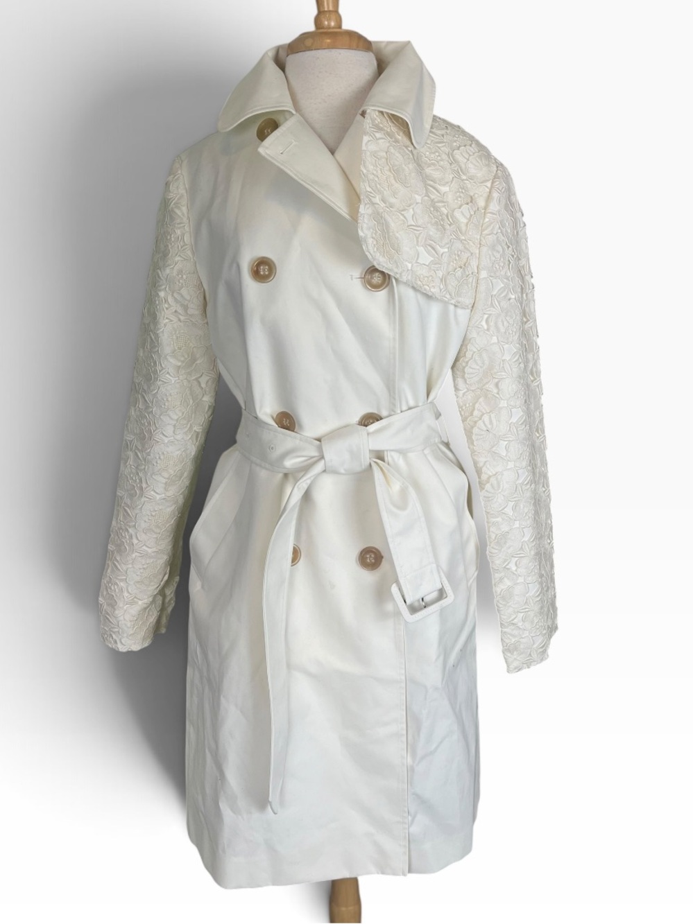 Santoni Edited by Marco Zanini Trench Coat Size 44/Medium Ivory Lace Appliqué